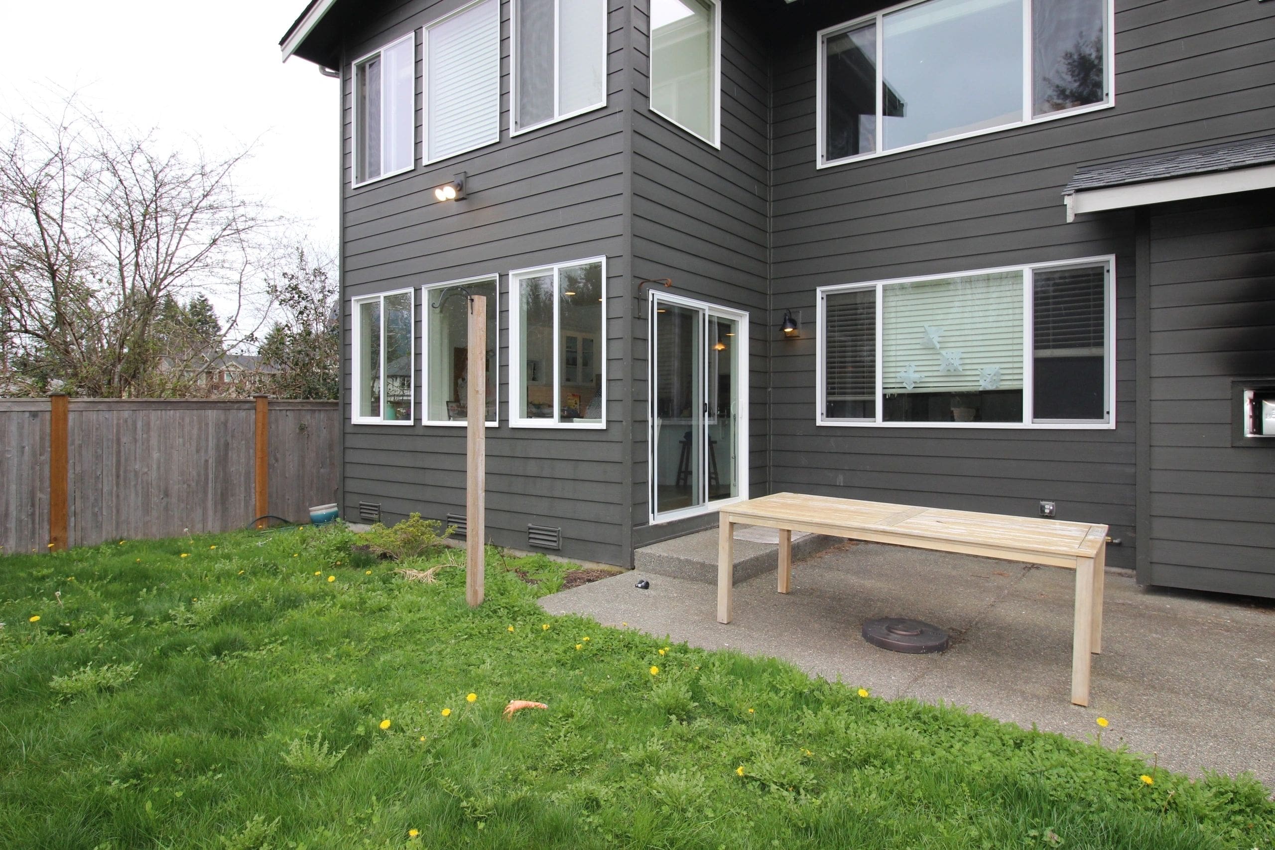 A house with a bench in the yard