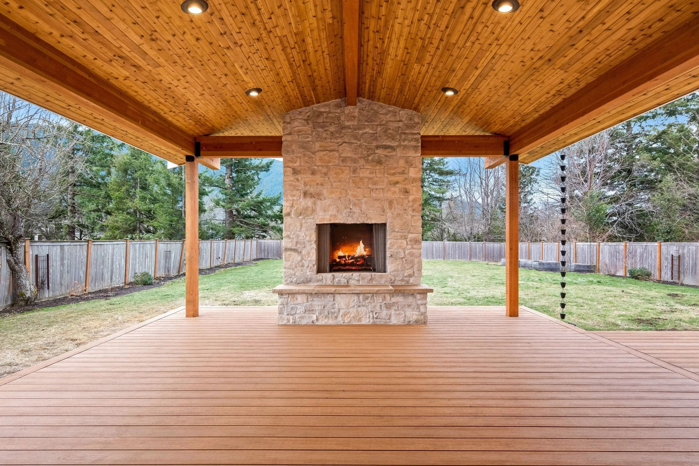 A fireplace sitting in the middle of an outdoor patio.