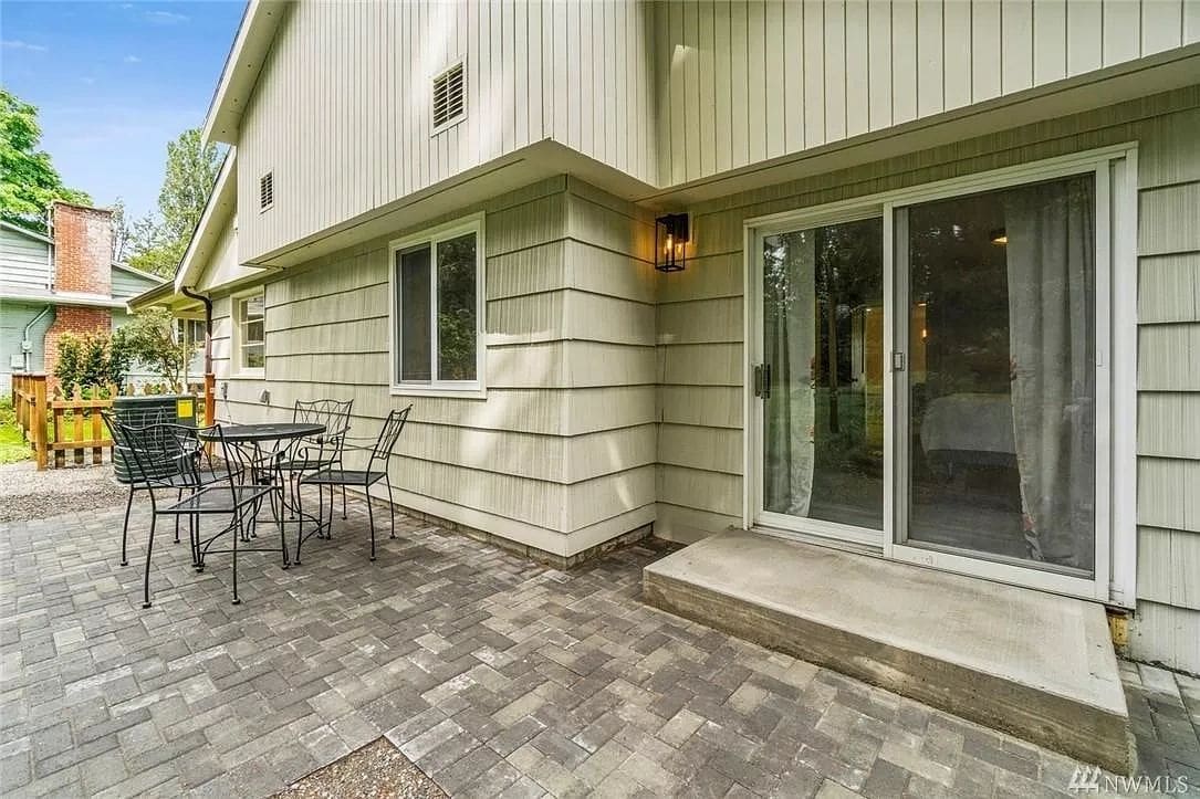 A patio with table and chairs outside of the house.