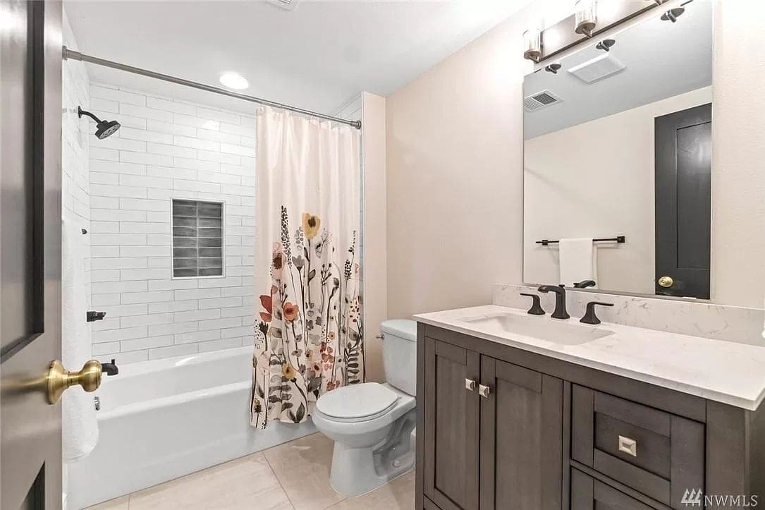 A bathroom with a sink, toilet and bathtub.