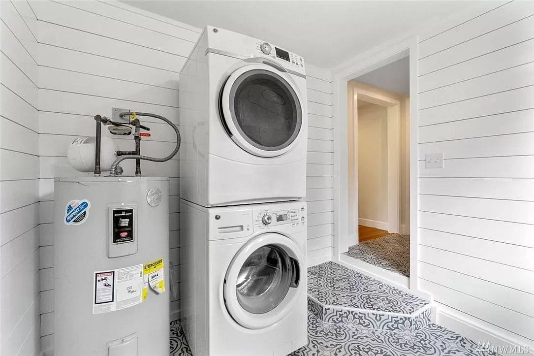 A white washer and dryer in the corner of a room.